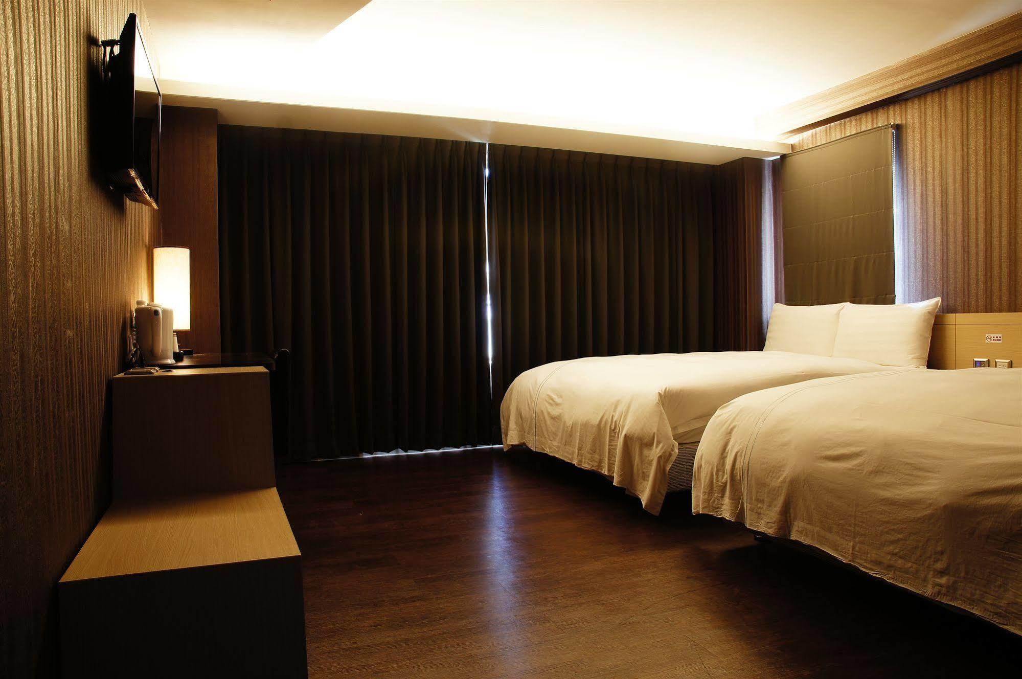 Talmud Business Hotel - Zhongshan 台中市 エクステリア 写真
